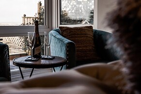 Golwg Y M r - Sea View Cottage With Hot Tub