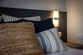 Golwg Y M r - Sea View Cottage With Hot Tub