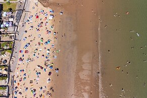 On The Beach - Direct Beach Access Sea Views