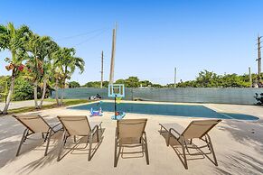 Casa Lago Waterfront Home & Pool Near Hard Rock Casino