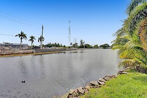 Casa Lago Waterfront Home & Pool Near Hard Rock Casino