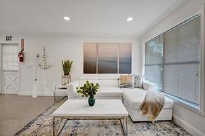 Casa Lago Waterfront Home & Pool Near Hard Rock Casino