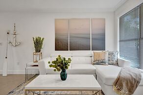 Casa Lago Waterfront Home & Pool Near Hard Rock Casino