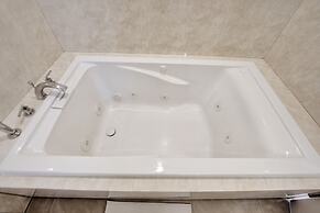 Casa Lago Waterfront Home & Pool Near Hard Rock Casino