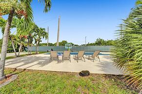 Casa Lago Waterfront Home & Pool Near Hard Rock Casino