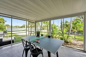 Casa Lago Waterfront Home & Pool Near Hard Rock Casino