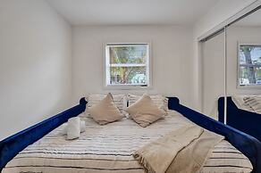 Casa Lago Waterfront Home & Pool Near Hard Rock Casino