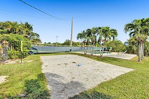Casa Lago Waterfront Home & Pool Near Hard Rock Casino