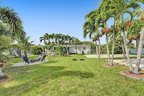 Casa Lago Waterfront Home & Pool Near Hard Rock Casino