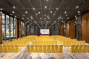 voco Hefei Binhu by IHG