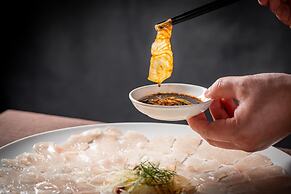 voco Hefei Binhu by IHG