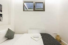 Sleek and Central Flat With Backyard in Besiktas