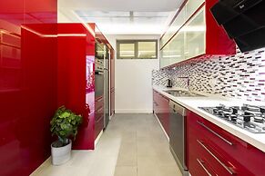 Sleek and Central Flat With Backyard in Besiktas