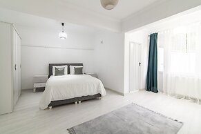 Sleek House With a Lovely Terrace in Besiktas