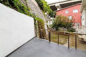Sleek House With a Lovely Terrace in Besiktas