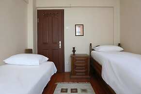 Flat With Two Living Rooms and Balcony in Uskudar