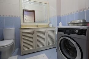 Flat With Two Living Rooms and Balcony in Uskudar