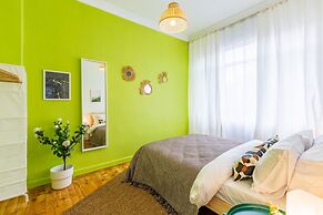 Colorful Flat With Excellent Location Near Trendy Attractions in Kadik