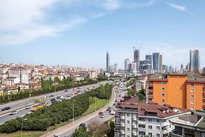 Stylish Studio Flat With City View in Atasehir