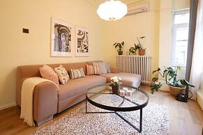 Vibrant Flat With Excellent Location in Beyoglu