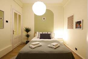 Vibrant Flat With Excellent Location in Beyoglu