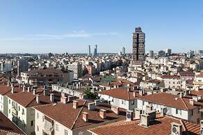 Central Flat With City View and Terrace in Sisli