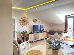 Peaceful Duplex Flat With Adalar View in Maltepe