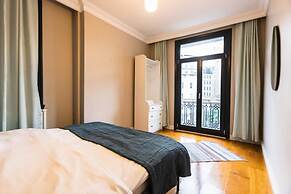 Exceptional Flat With Galata Tower View in Beyoglu