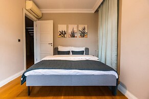 Exceptional Flat With Galata Tower View in Beyoglu