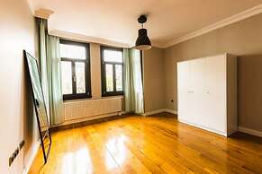Exceptional Flat With Galata Tower View in Beyoglu