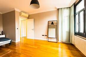 Exceptional Flat With Galata Tower View in Beyoglu