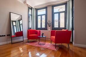 Exceptional Flat With Galata Tower View in Beyoglu