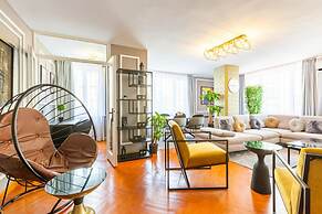 Flat With Excellent Location in Nisantasi