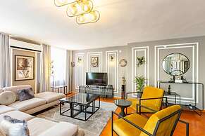 Flat With Excellent Location in Nisantasi