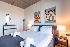 Cozy Flat With City View and Balcony in Sisli