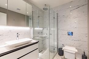 Cozy Flat With City View and Balcony in Sisli