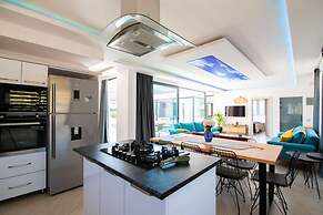 Dreamy Villa With Private Pool and Jacuzzi in Kas