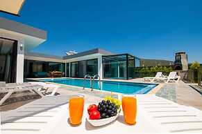 Dreamy Villa With Private Pool and Jacuzzi in Kas