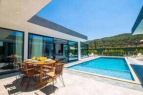 Dreamy Villa With Private Pool and Jacuzzi in Kas