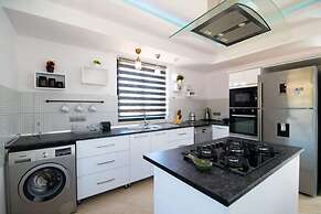 Dreamy Villa With Private Pool and Jacuzzi in Kas