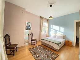 Flat With Balcony and Bosphorus View in Beyoglu