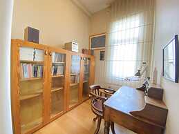 Flat With Balcony and Bosphorus View in Beyoglu