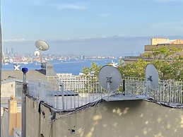 Flat With Balcony and Bosphorus View in Beyoglu