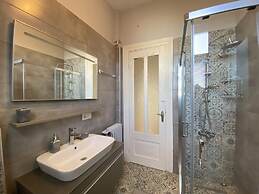 Flat With Balcony and Bosphorus View in Beyoglu