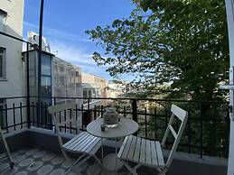 Flat With Balcony and Bosphorus View in Beyoglu