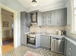 Flat With Balcony and Bosphorus View in Beyoglu