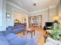 Flat With Balcony and Bosphorus View in Beyoglu