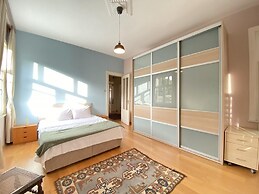 Flat With Balcony and Bosphorus View in Beyoglu