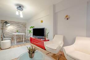 Colorful and Central Flat With Balcony in Kadikoy