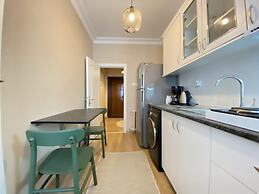 Missafir Chic Flat Near Shopping Malls in Sisli